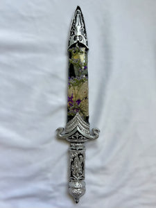 rose petal & caspia dagger