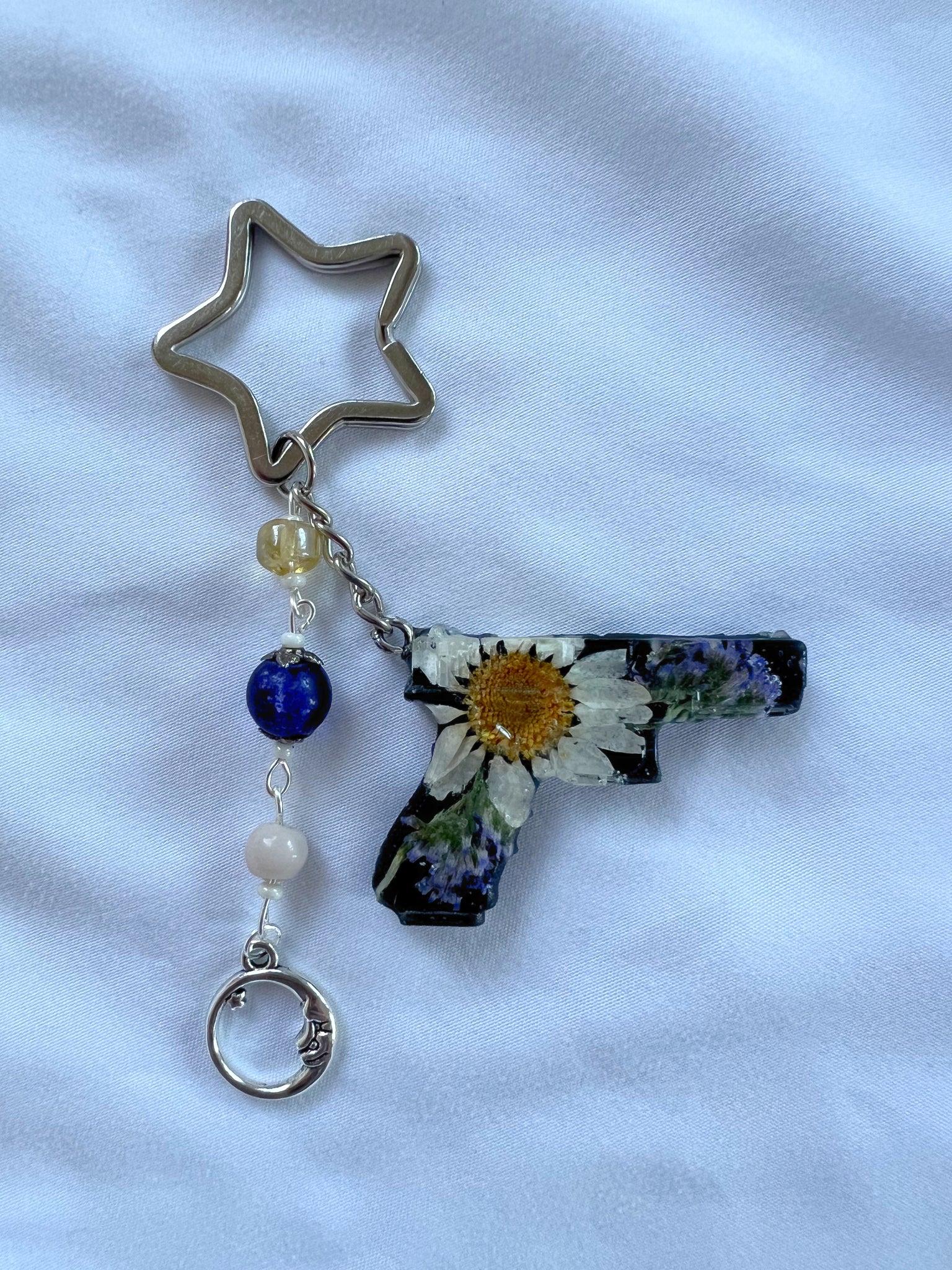 daisy & caspia gun keychain